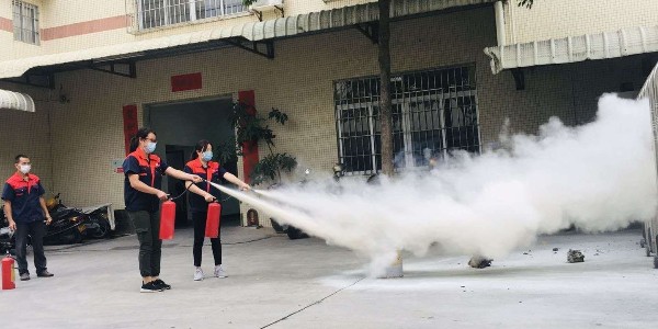 銀鏈免噴涂廠家開展消防安全演練，確保企業(yè)安全生產(chǎn)